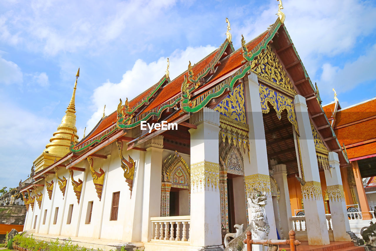 architecture, religion, temple - building, building, built structure, travel destinations, belief, travel, historic site, history, building exterior, temple, sky, the past, spirituality, tourism, culture, place of worship, nature, gold, cloud, ancient, chinese architecture, palace, mansion, pagoda, city, outdoors, no people, tradition, ornate, landscape, royalty, arts culture and entertainment, beauty in nature, craft, business finance and industry, construction industry, environment, industry, blue, old, landmark, arriving