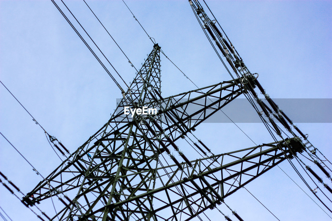 LOW ANGLE VIEW OF ELECTRICITY PYLON AGAINST SKY