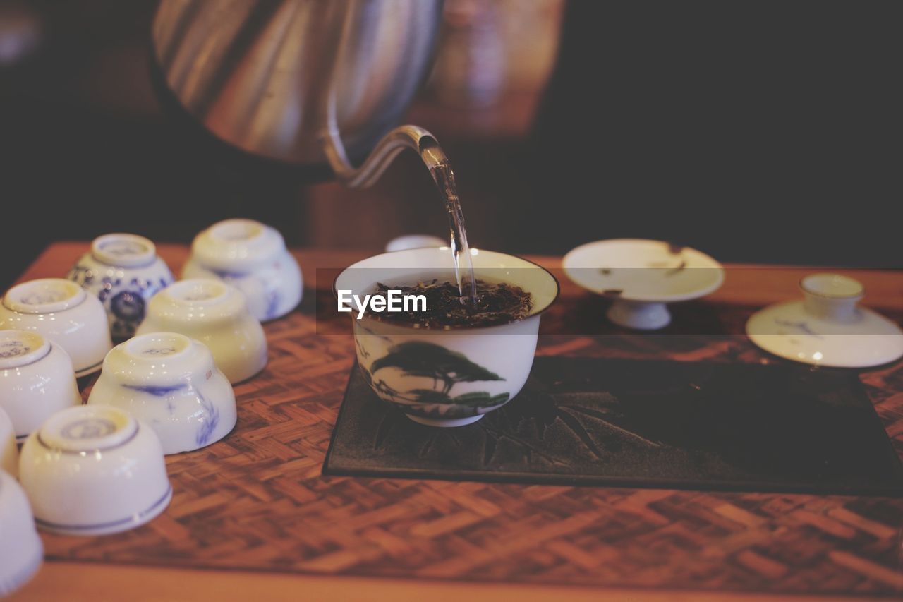 CLOSE-UP OF COFFEE CUP AND TABLE