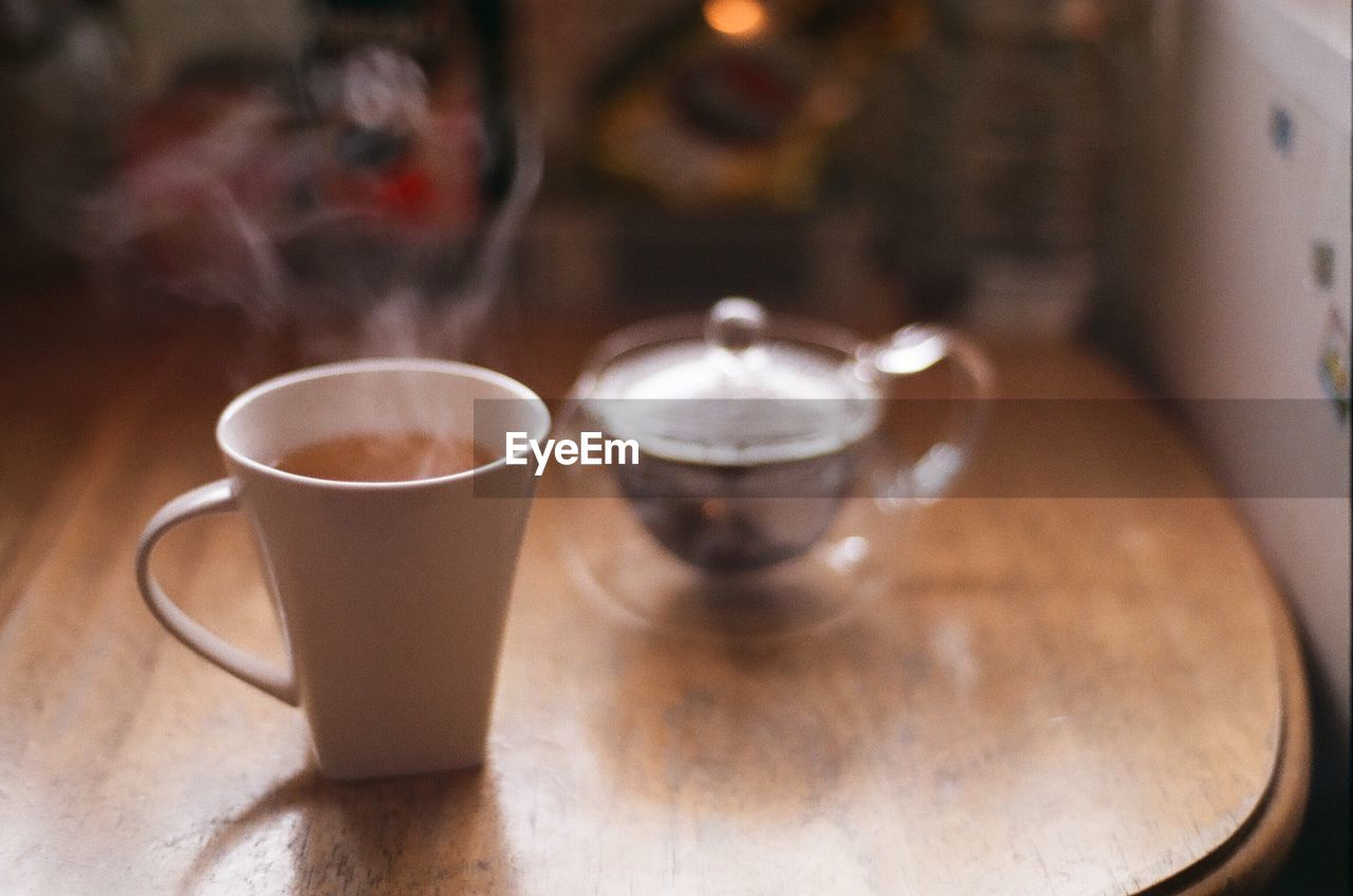 CLOSE-UP OF COFFEE CUP AND TABLE