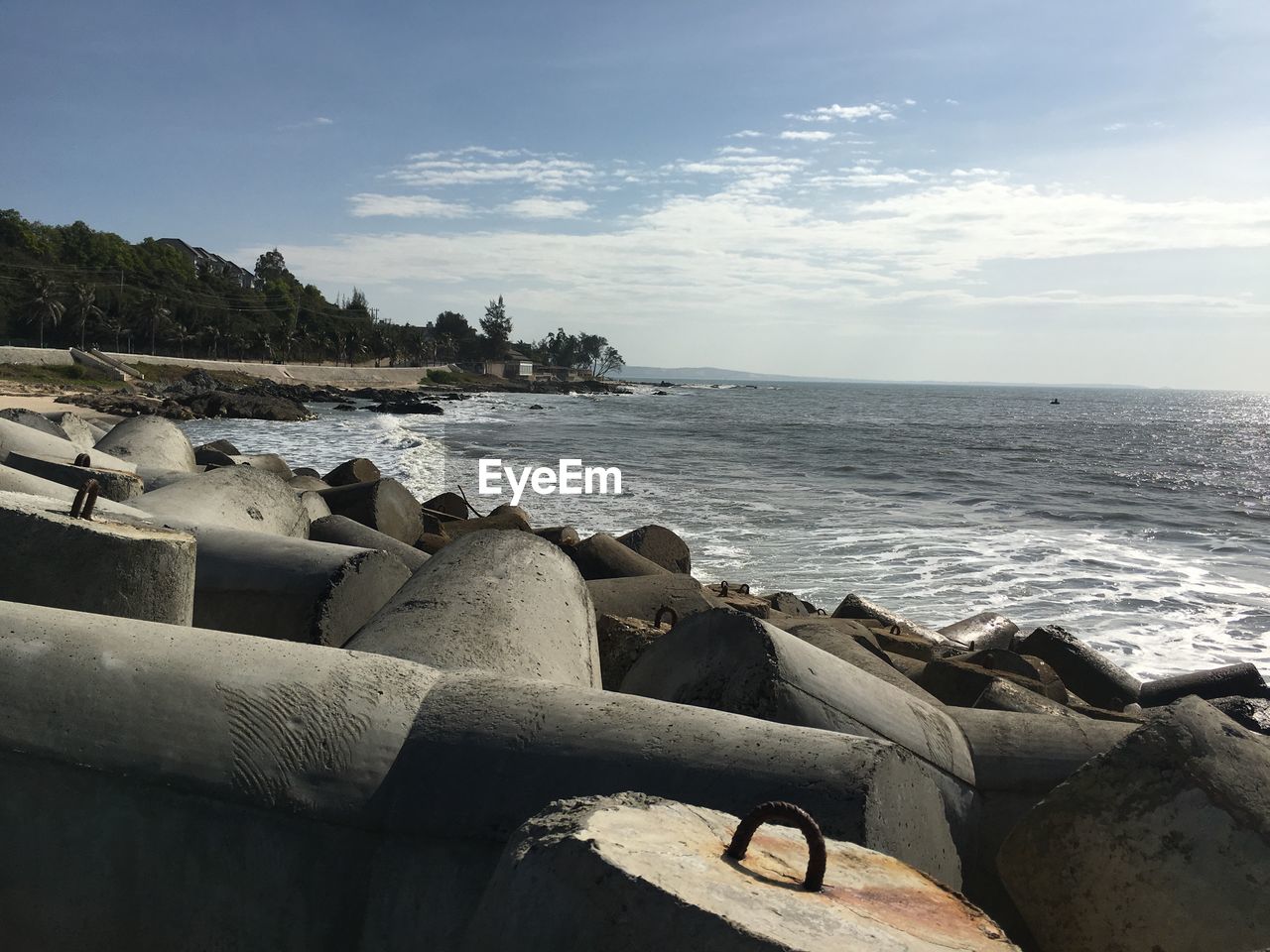 SCENIC VIEW OF SEA BY ROCKS AGAINST SKY