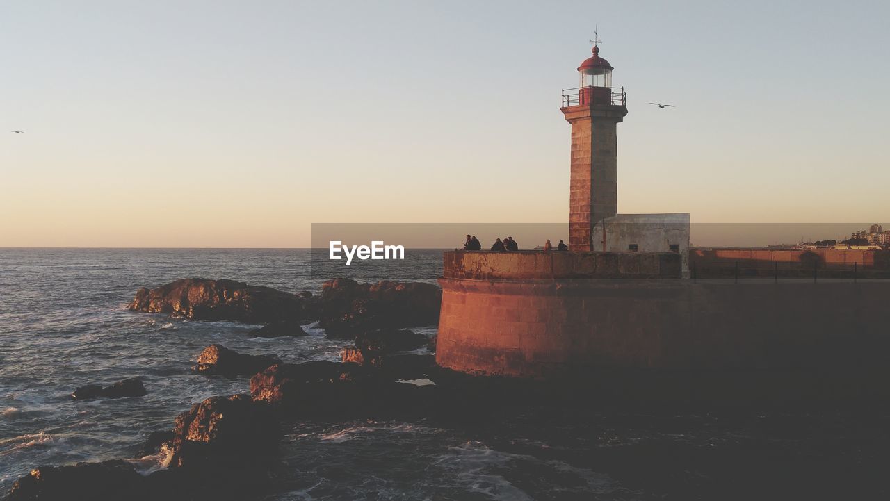 VIEW OF LIGHTHOUSE IN SEA