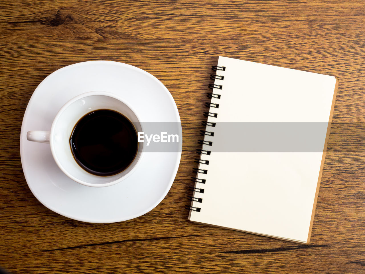 HIGH ANGLE VIEW OF COFFEE CUP ON TABLE