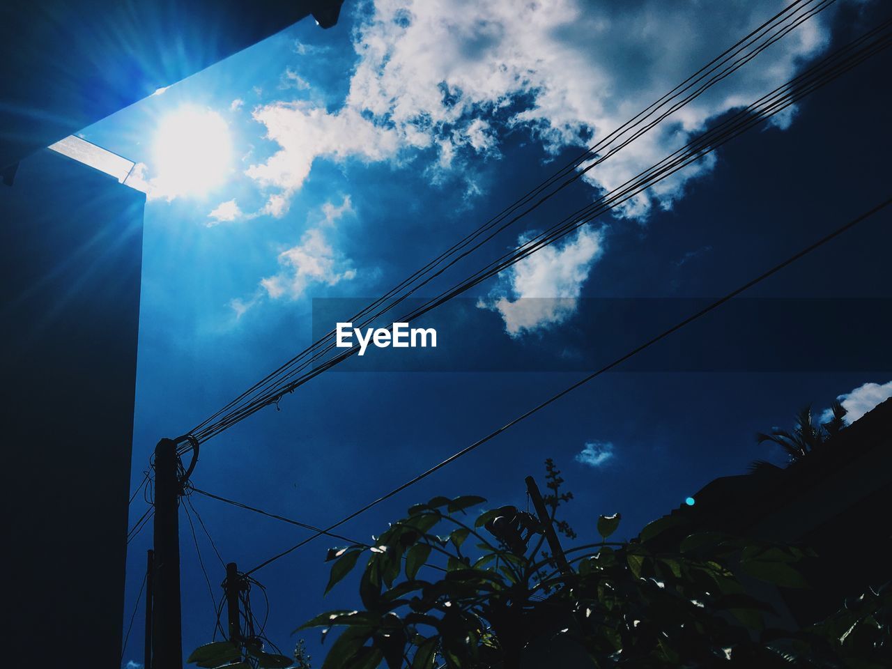 LOW ANGLE VIEW OF ELECTRICITY PYLON AGAINST CLOUDY SKY