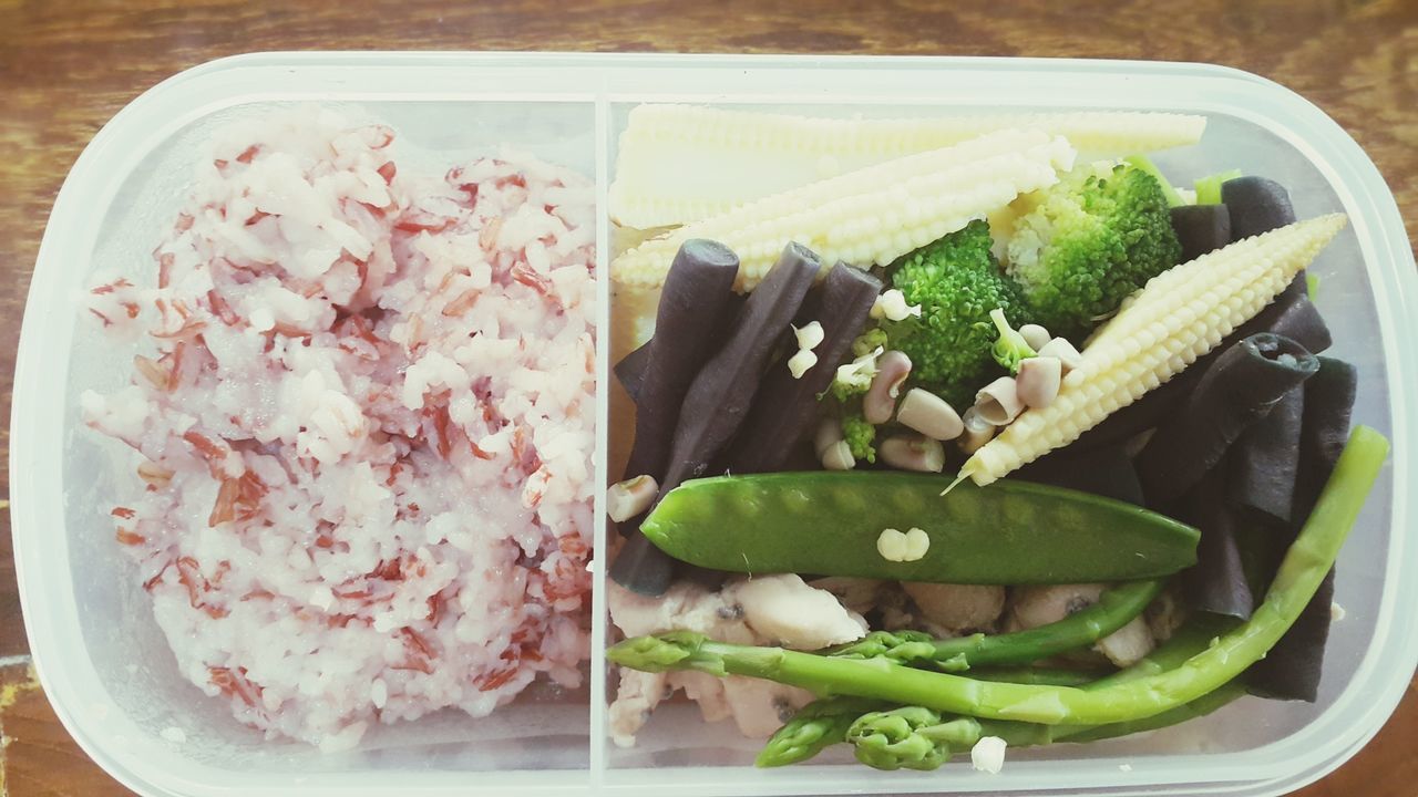 HIGH ANGLE VIEW OF FOOD SERVED IN BOWL