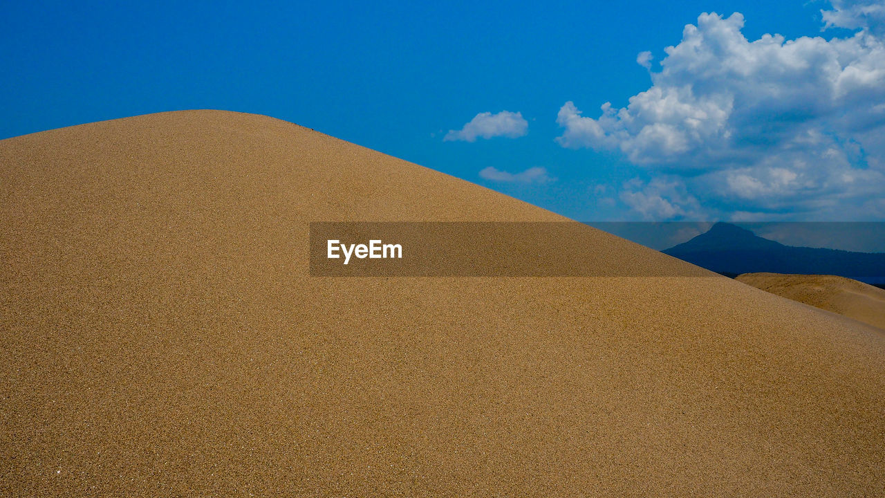 SCENIC VIEW OF DESERT AGAINST SKY