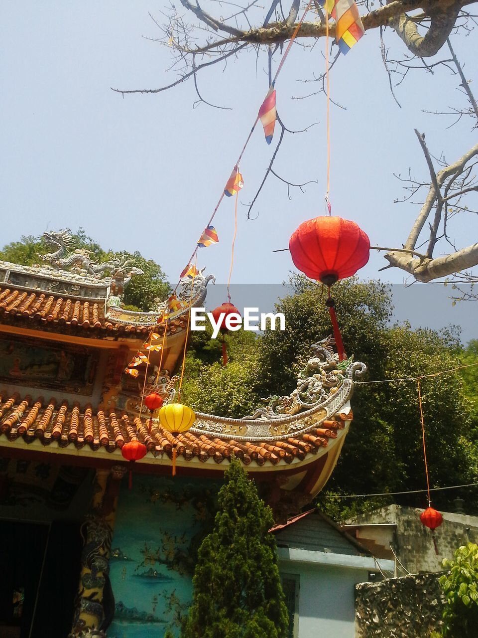 LOW ANGLE VIEW OF PAGODA AGAINST SKY