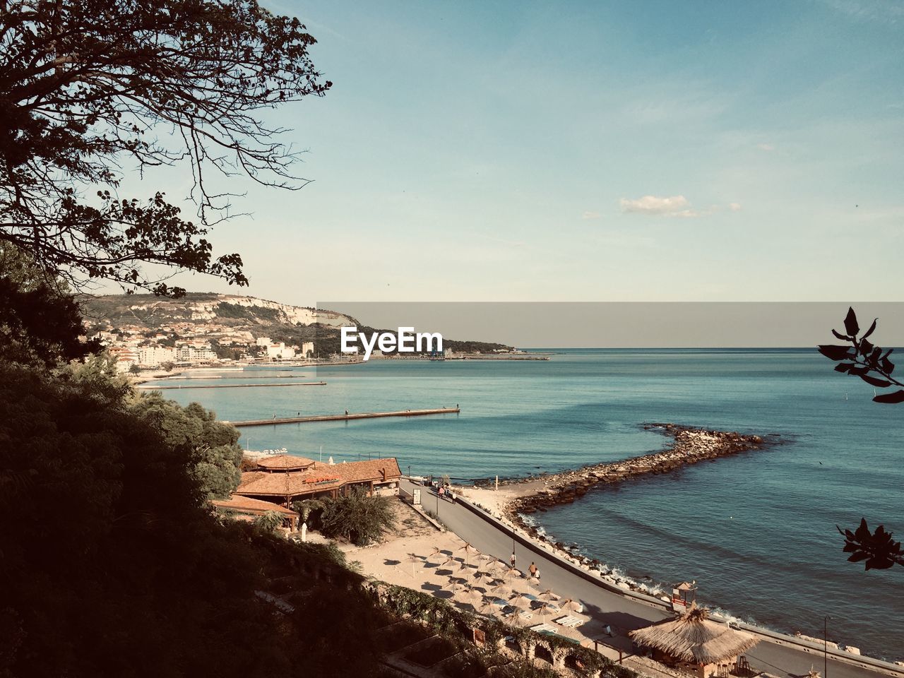 PANORAMIC VIEW OF BAY AGAINST SKY