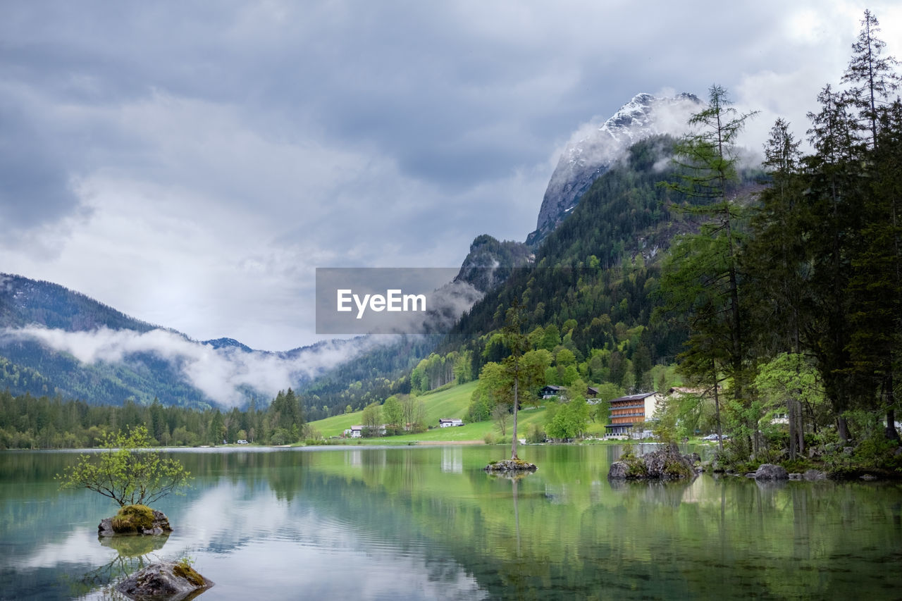 SCENIC VIEW OF LAKE AGAINST MOUNTAINS