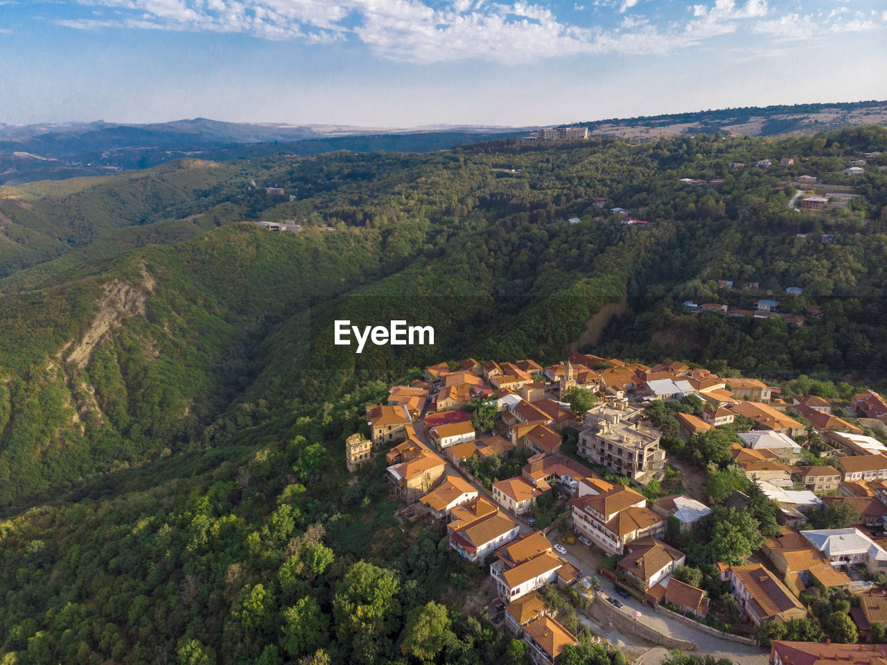 HIGH ANGLE VIEW OF RESIDENTIAL DISTRICT AGAINST SKY