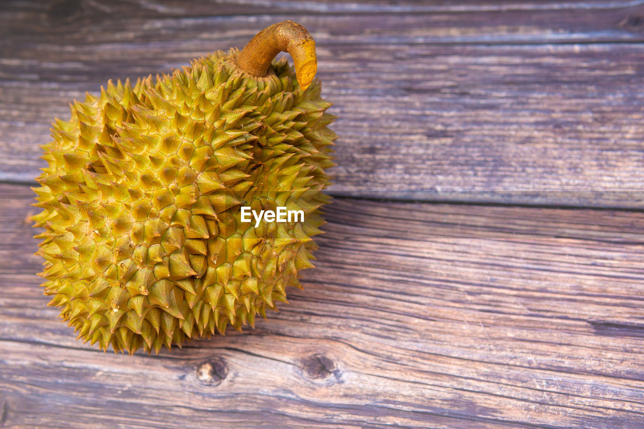 CLOSE-UP OF YELLOW FRUIT ON WHITE TABLE