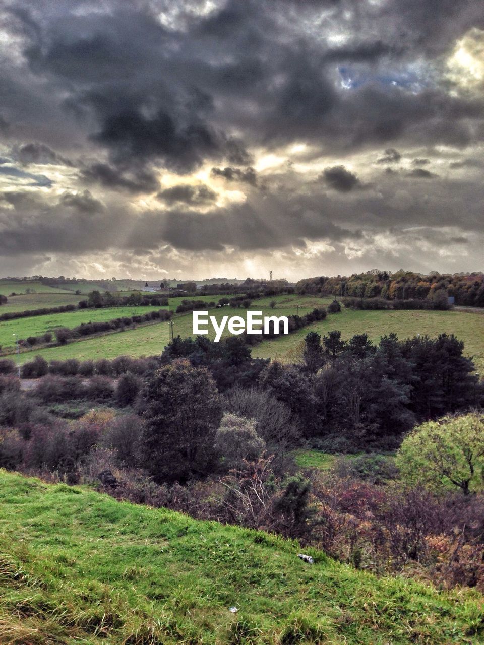 SCENIC VIEW OF LANDSCAPE AGAINST CLOUDY SKY