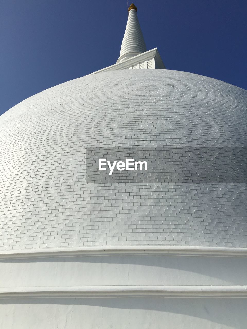 Low angle view of ruvanvelisaya dagoba