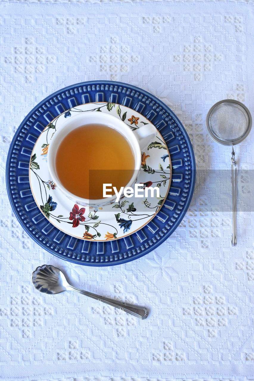 HIGH ANGLE VIEW OF TEA ON TABLE