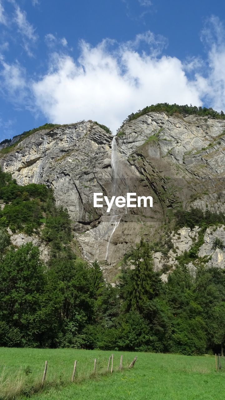 SCENIC VIEW OF ROCKY MOUNTAIN AGAINST SKY