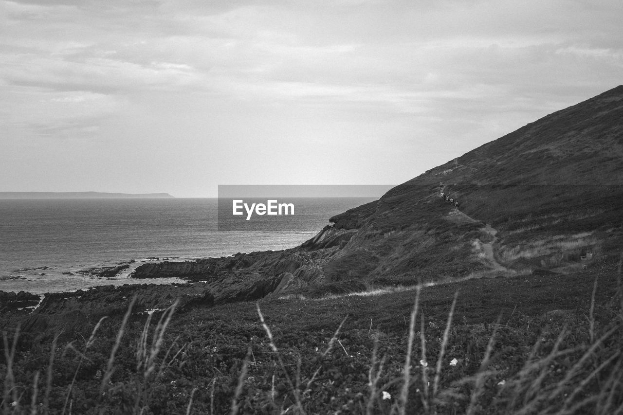 SCENIC VIEW OF SEA AND SHORE AGAINST SKY