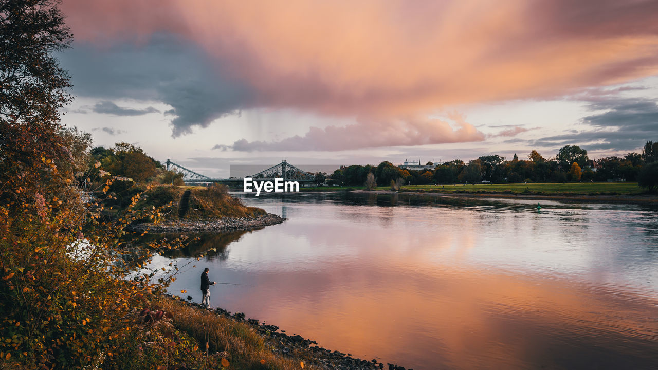 PANORAMIC VIEW OF RIVER AGAINST SKY AT SUNSET