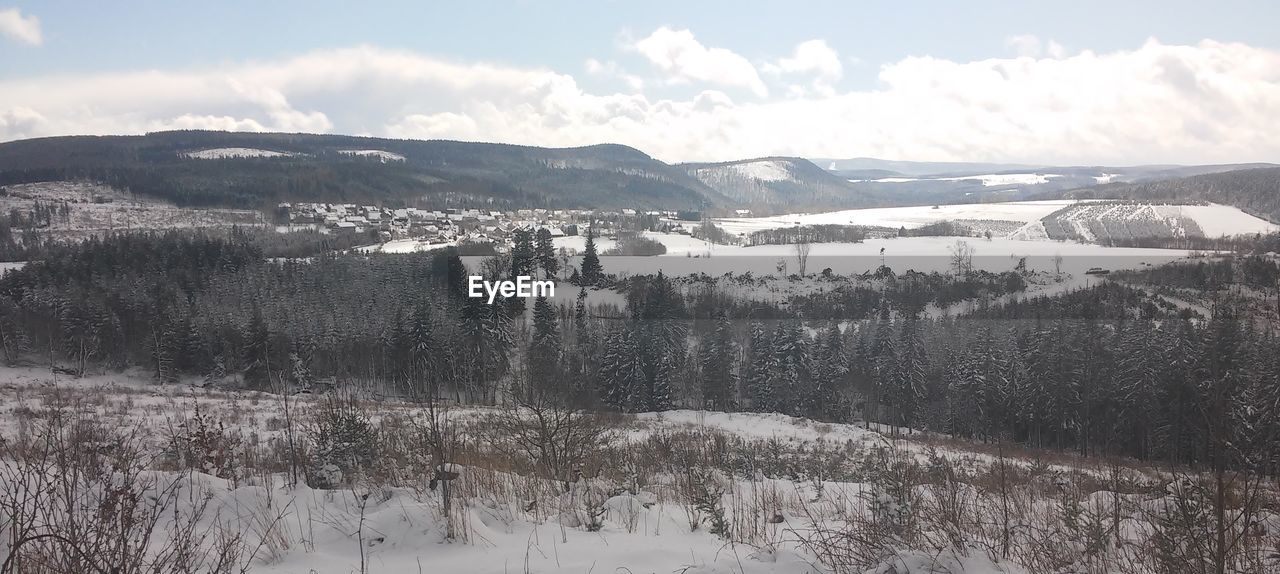 PANORAMIC VIEW OF SNOW COVERED LANDSCAPE