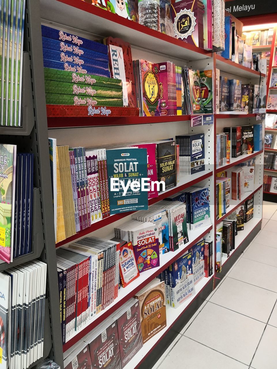 BOOKS IN SHELF AT STORE