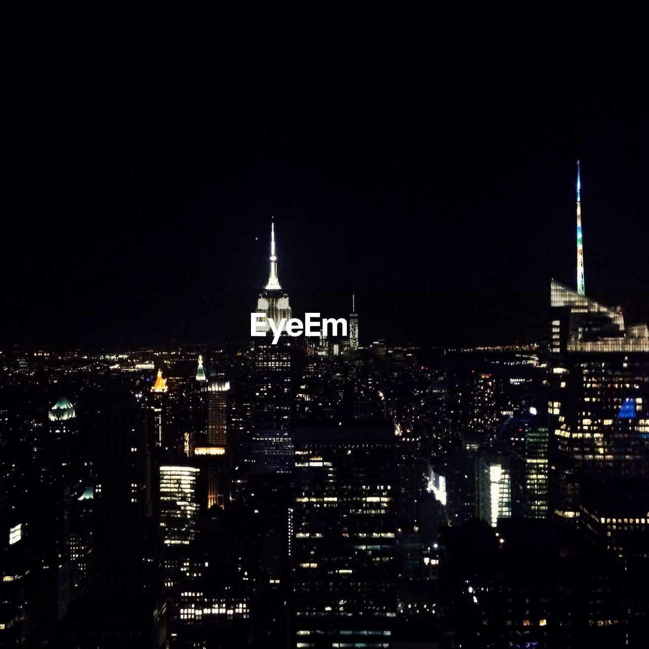 HIGH ANGLE VIEW OF ILLUMINATED CITYSCAPE AT NIGHT