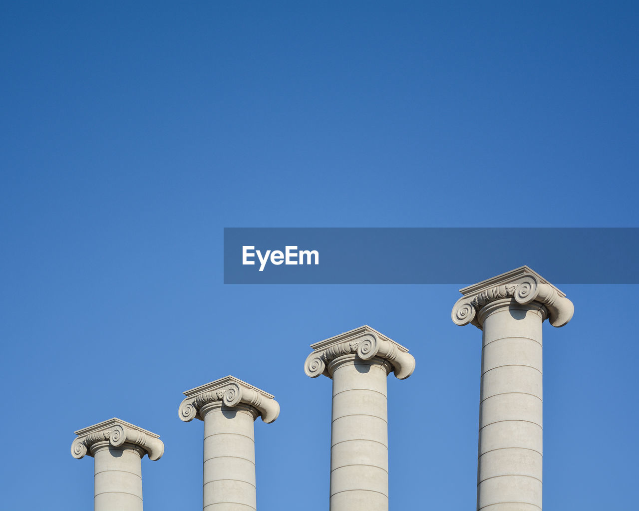 LOW ANGLE VIEW OF TRADITIONAL WINDMILL AGAINST CLEAR BLUE SKY