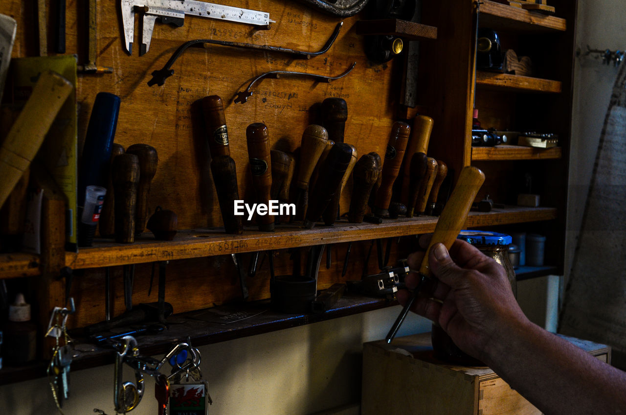 Violin maker luthier carlos roberts in his cremona italy worksh