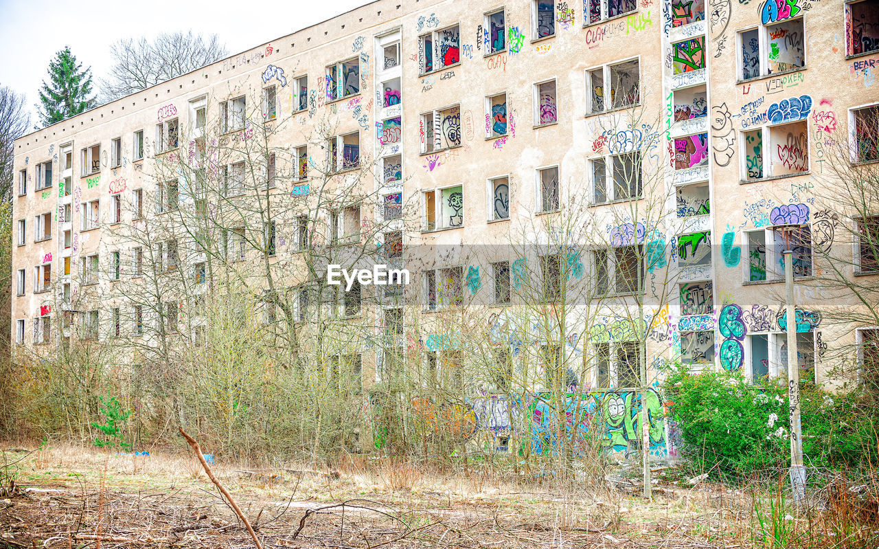 GRAFFITI ON WALL AGAINST BUILDING