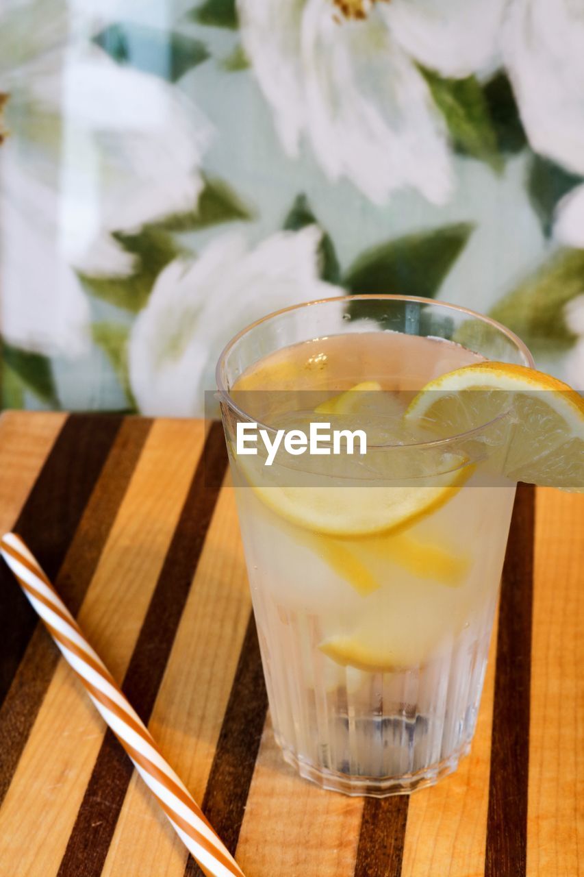 CLOSE-UP OF DRINK IN GLASS