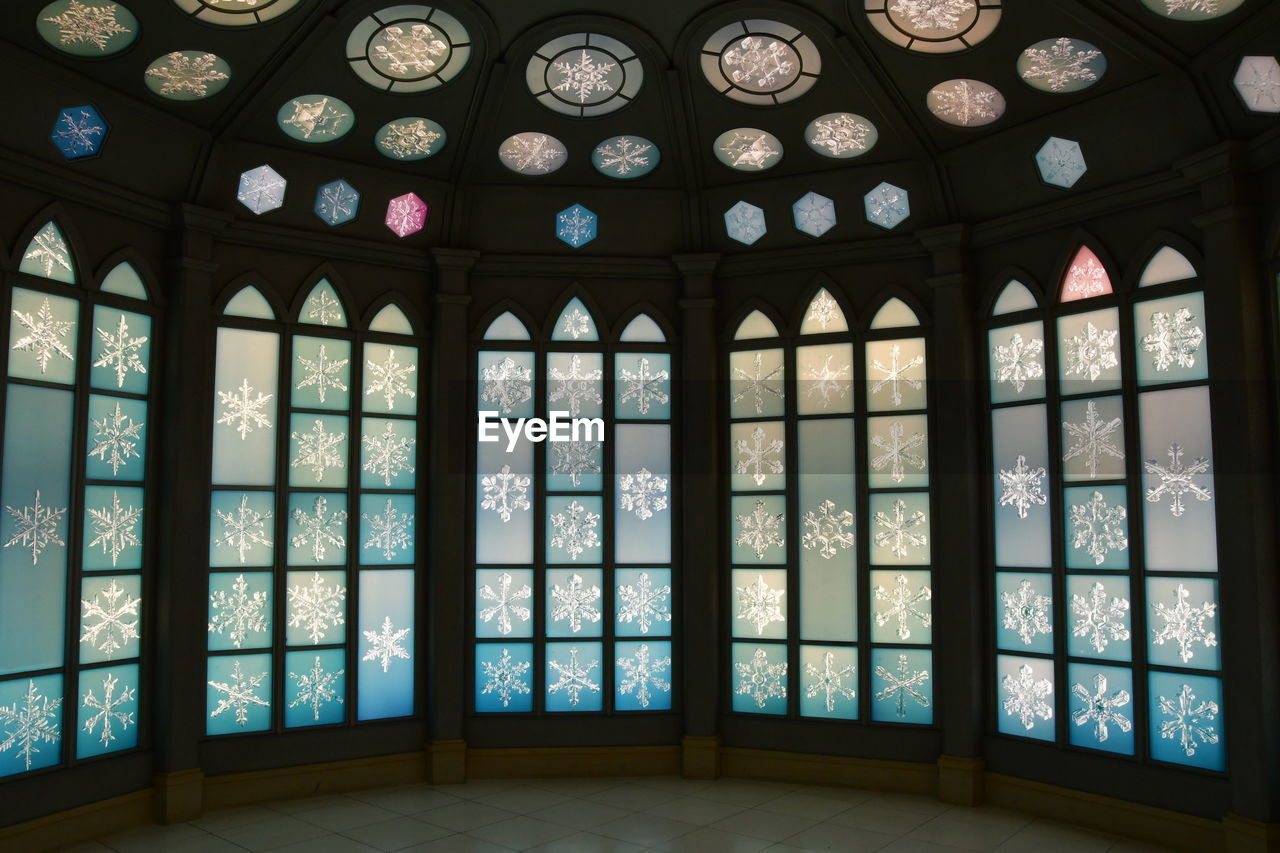 LOW ANGLE VIEW OF GLASS WINDOW IN TEMPLE