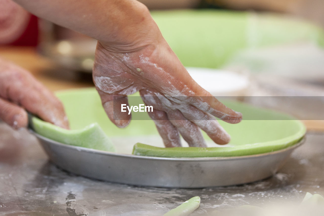 CLOSE-UP OF PERSON HOLDING MEAT