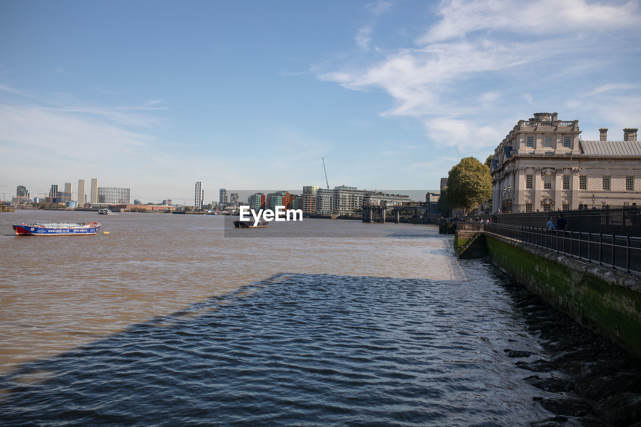 RIVER PASSING THROUGH CITY AGAINST SKY