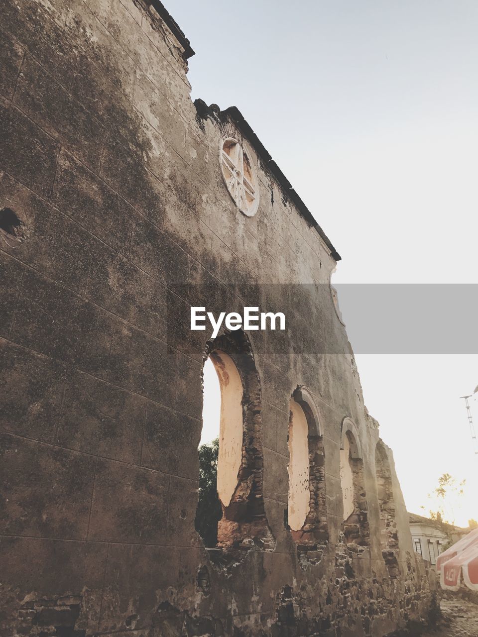 LOW ANGLE VIEW OF OLD RUIN AGAINST SKY