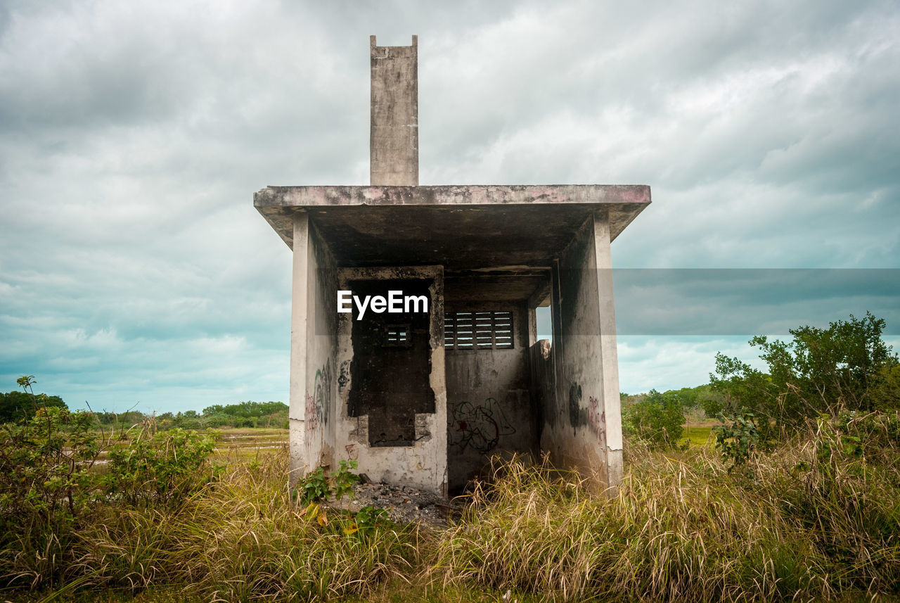 ABANDONED BUILT STRUCTURE ON LANDSCAPE AGAINST SKY