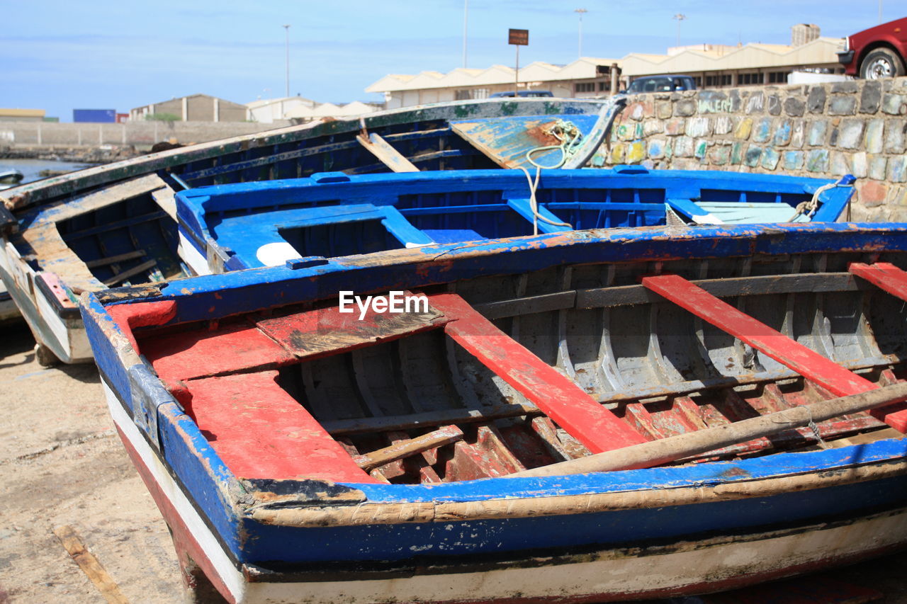 BOATS MOORED IN BOAT