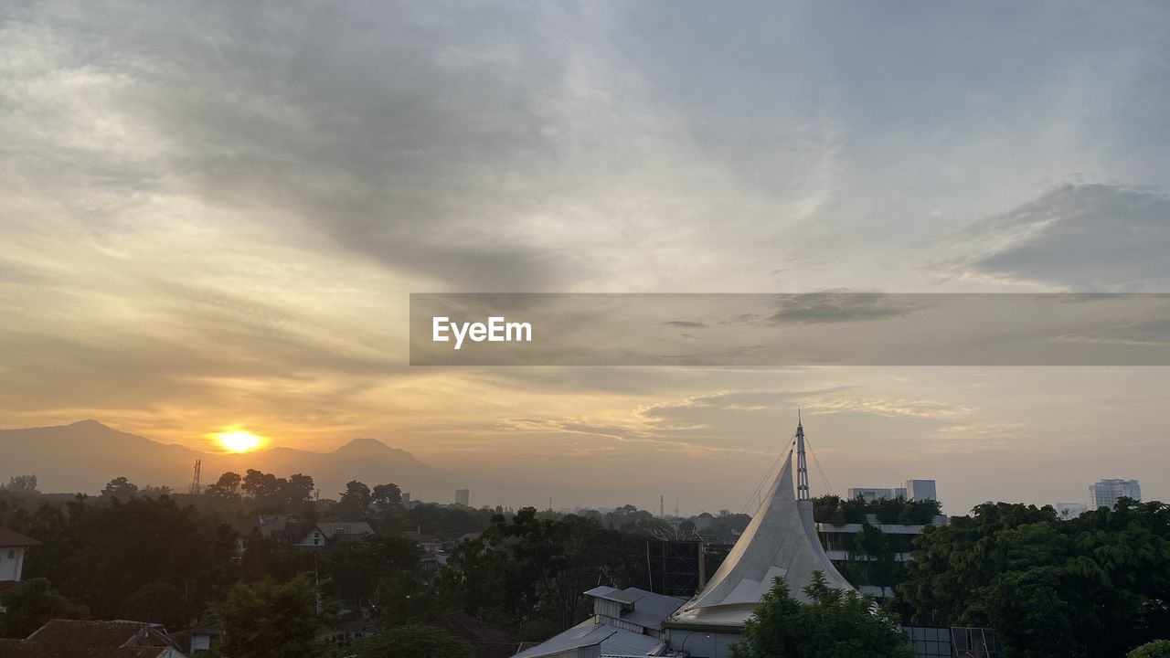 VIEW OF BUILDINGS AT SUNSET