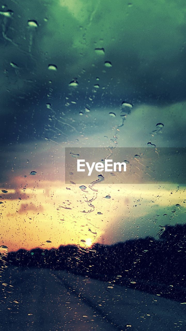 FULL FRAME SHOT OF RAINDROPS ON GLASS WINDOW