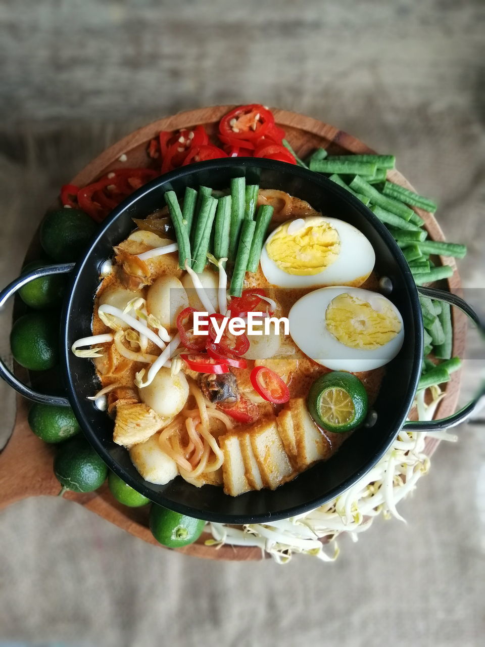 HIGH ANGLE VIEW OF BREAKFAST SERVED ON PLATE