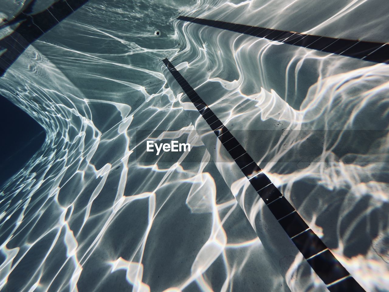 FULL FRAME SHOT OF SWIMMING POOL