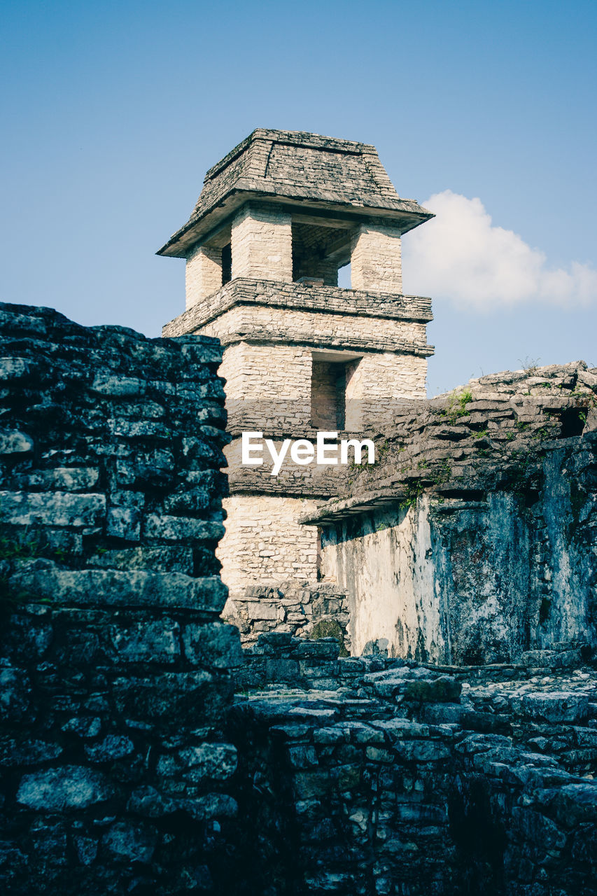 LOW ANGLE VIEW OF HISTORICAL BUILDING AGAINST SKY