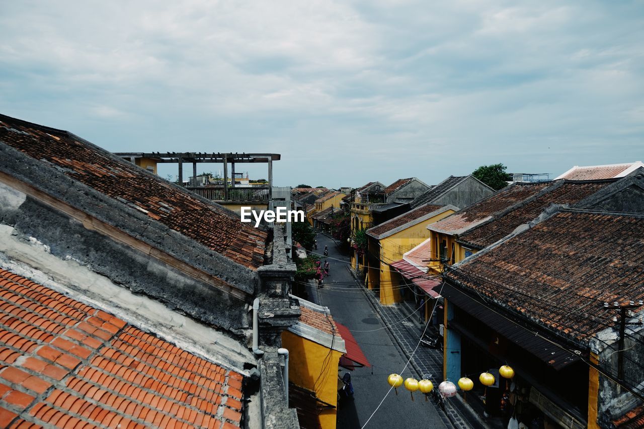 HIGH ANGLE VIEW OF HOUSES AGAINST SKY AND BUILDINGS