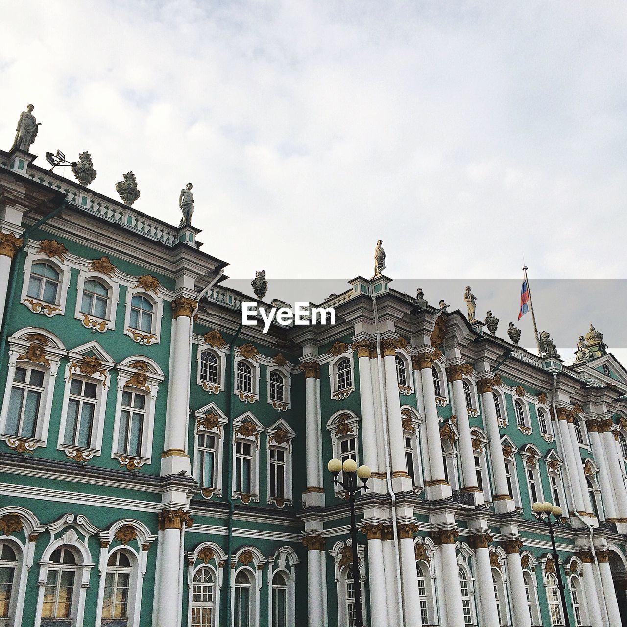 LOW ANGLE VIEW OF HISTORICAL BUILDING AGAINST SKY