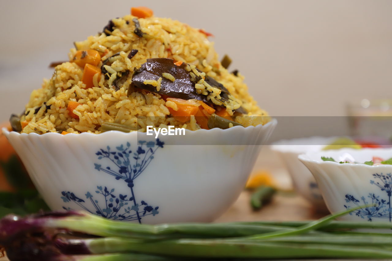 CLOSE-UP OF FOOD IN BOWL