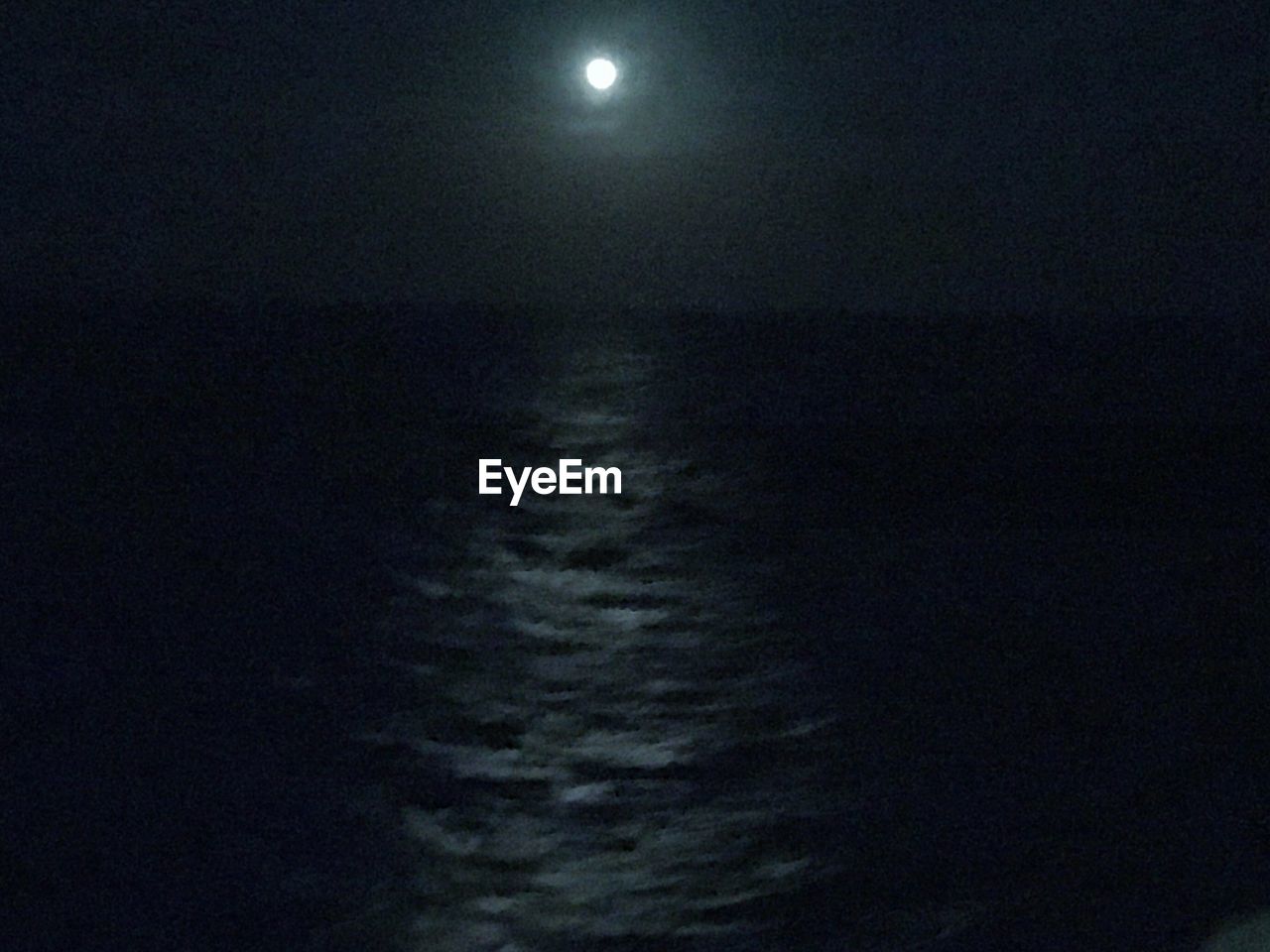 SCENIC VIEW OF SEA AGAINST MOON IN SKY AT NIGHT