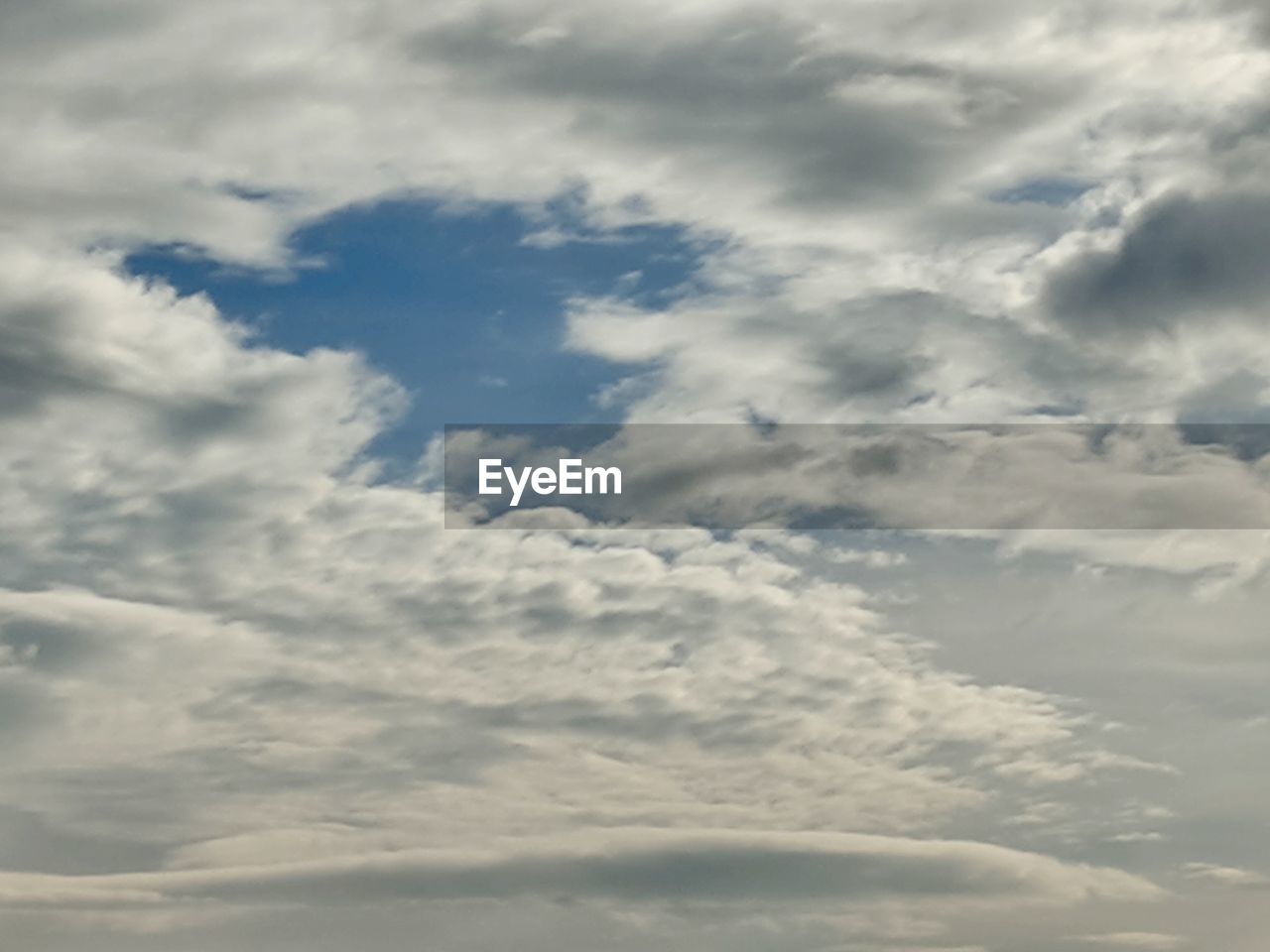 sky, cloud, cloudscape, beauty in nature, nature, environment, backgrounds, daytime, scenics - nature, overcast, dramatic sky, no people, idyllic, atmosphere, tranquility, outdoors, day, white, fluffy, wind, blue, storm cloud, sunlight, tranquil scene, low angle view, meteorology, flying, storm