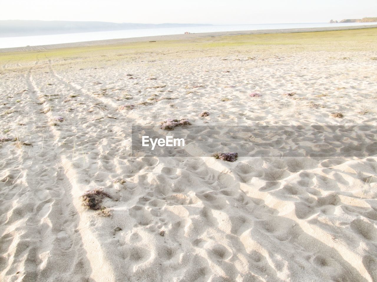 HIGH ANGLE VIEW OF SEA SHORE AGAINST SKY