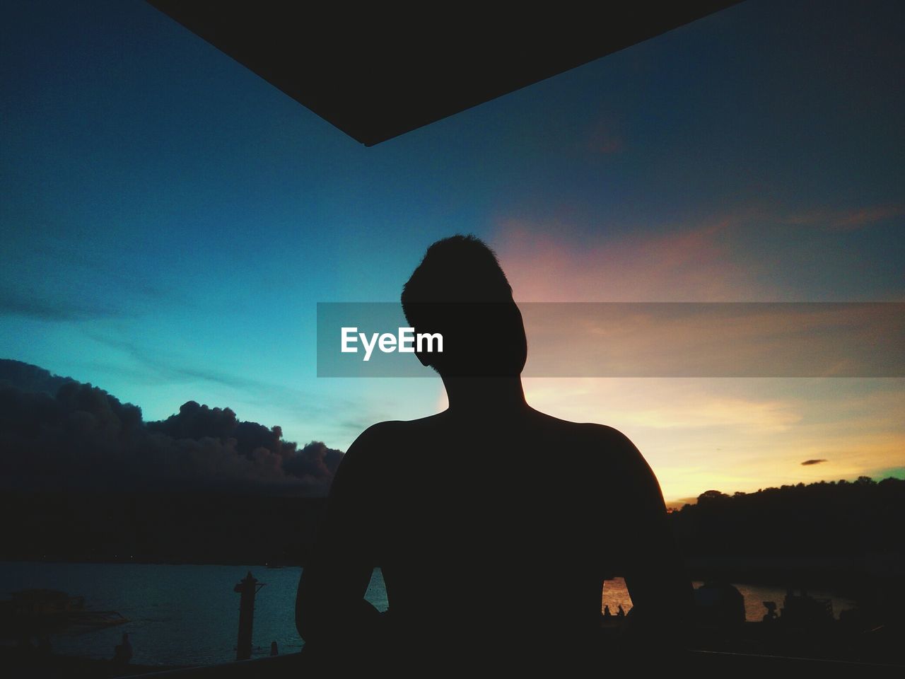 SILHOUETTE PEOPLE STANDING AGAINST CLOUDY SKY AT DUSK