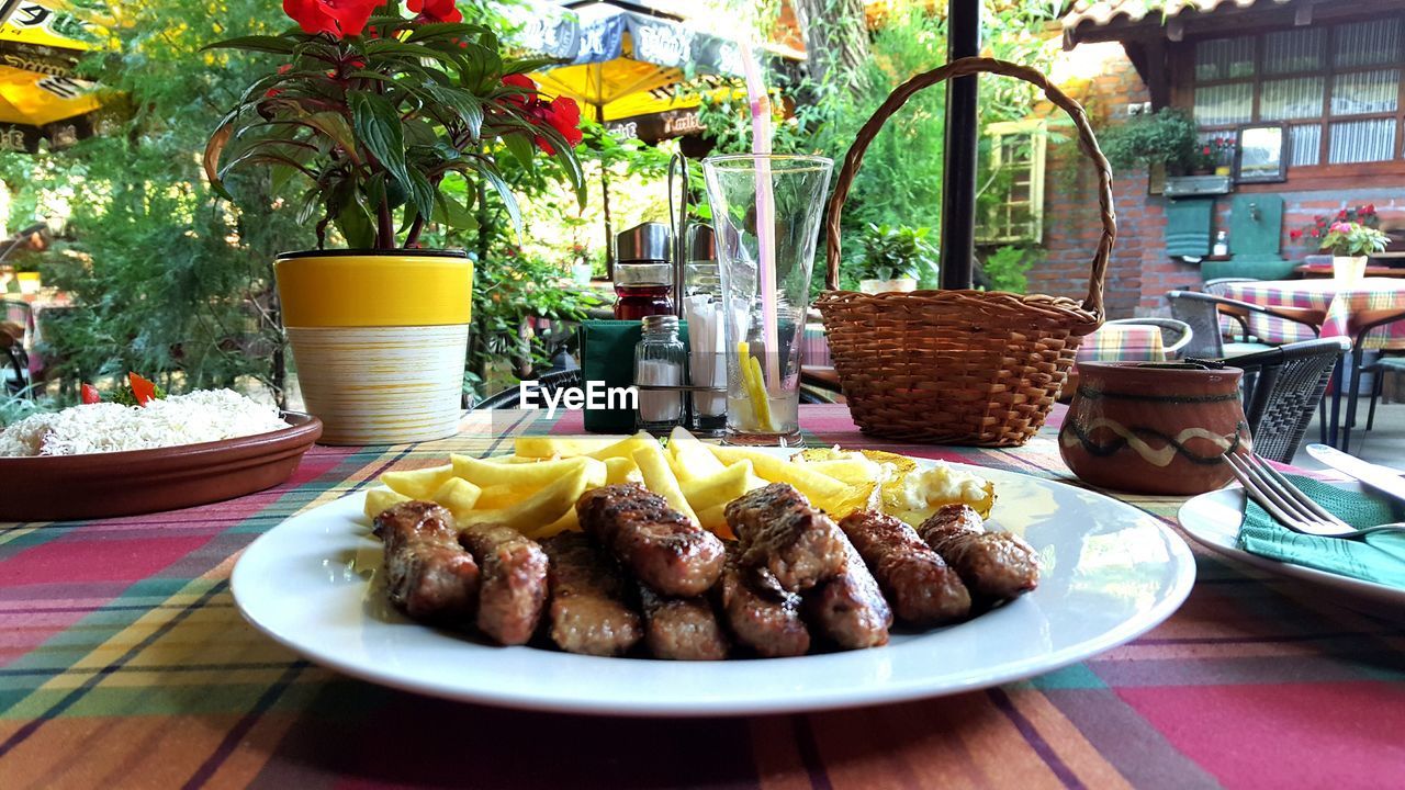 French fires with meat served on table at cafe