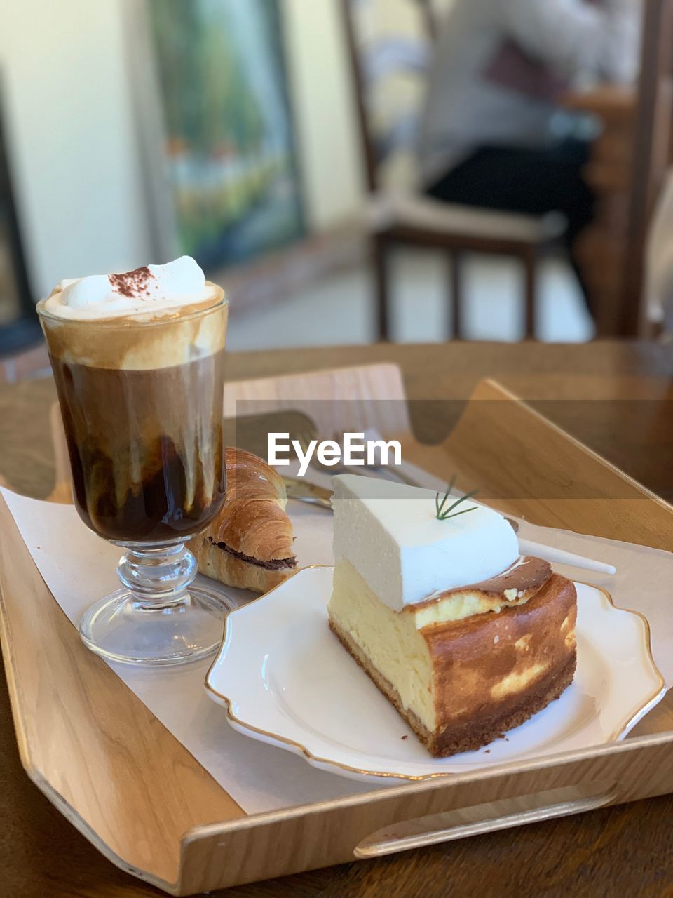 CLOSE-UP OF COFFEE WITH CHOCOLATE CAKE