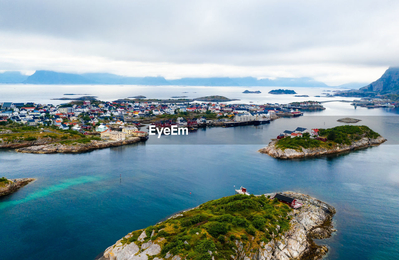 PANORAMIC VIEW OF SEA AND CITY BUILDINGS AGAINST SKY