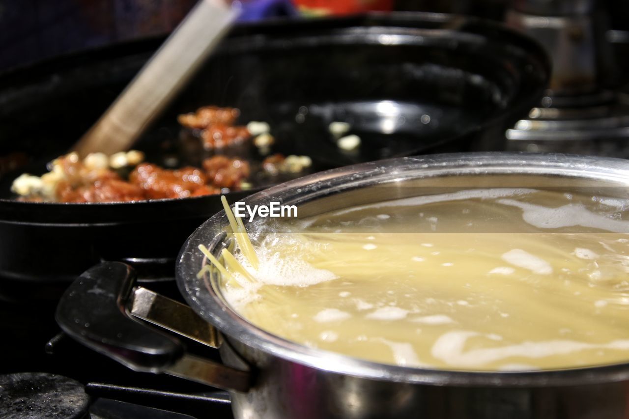 Close-up of spaghetti in cooking pan